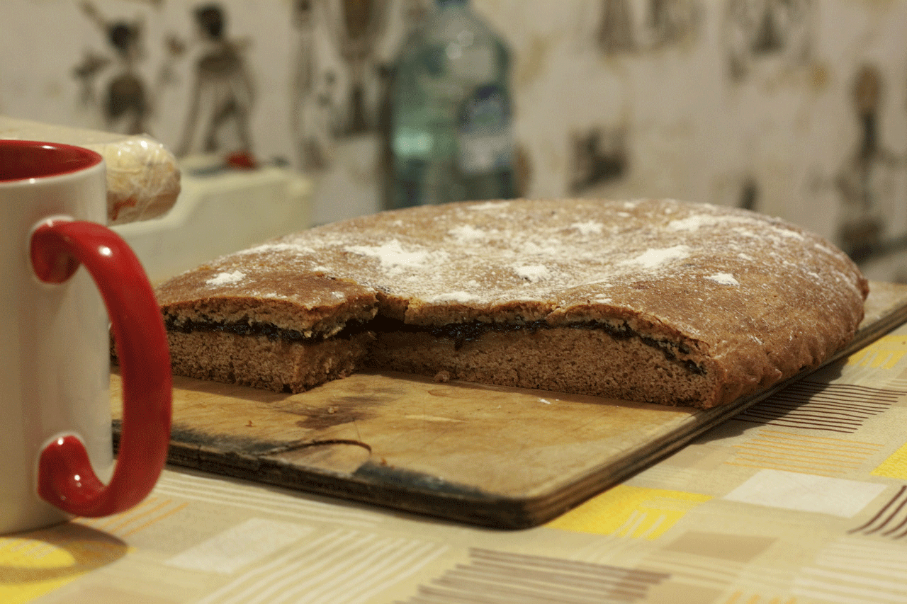 Пирог со вкусом тульского пряника с джемом в мультиварке