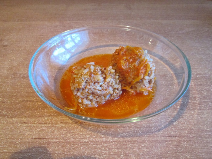 Ежики мясные в томатно-сметанном бульоне